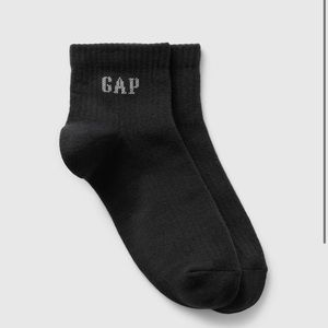 NWT Gap Logo Quarter Crew Socks - Black